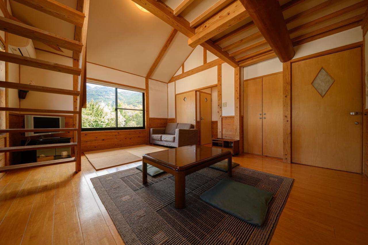 Bed and Breakfast Yufuin Flora House Exterior foto