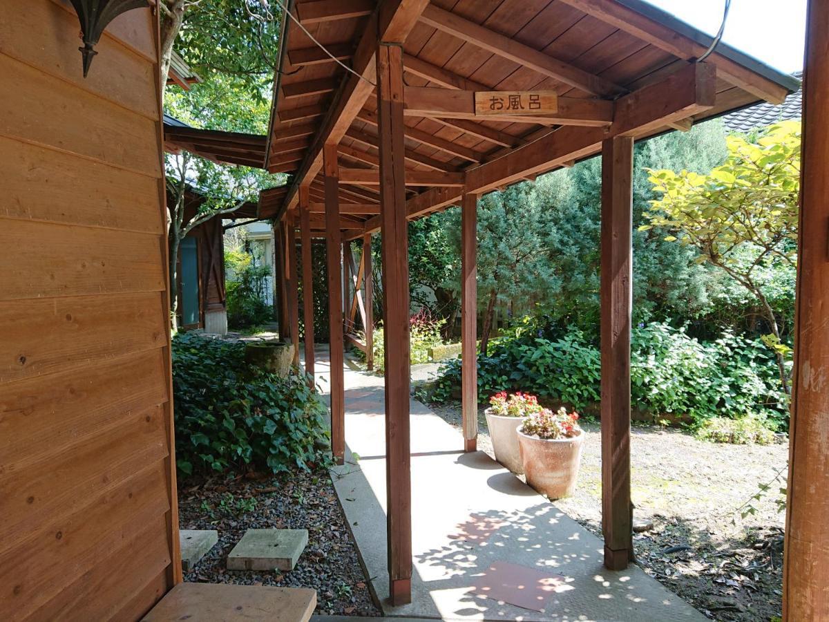 Bed and Breakfast Yufuin Flora House Exterior foto
