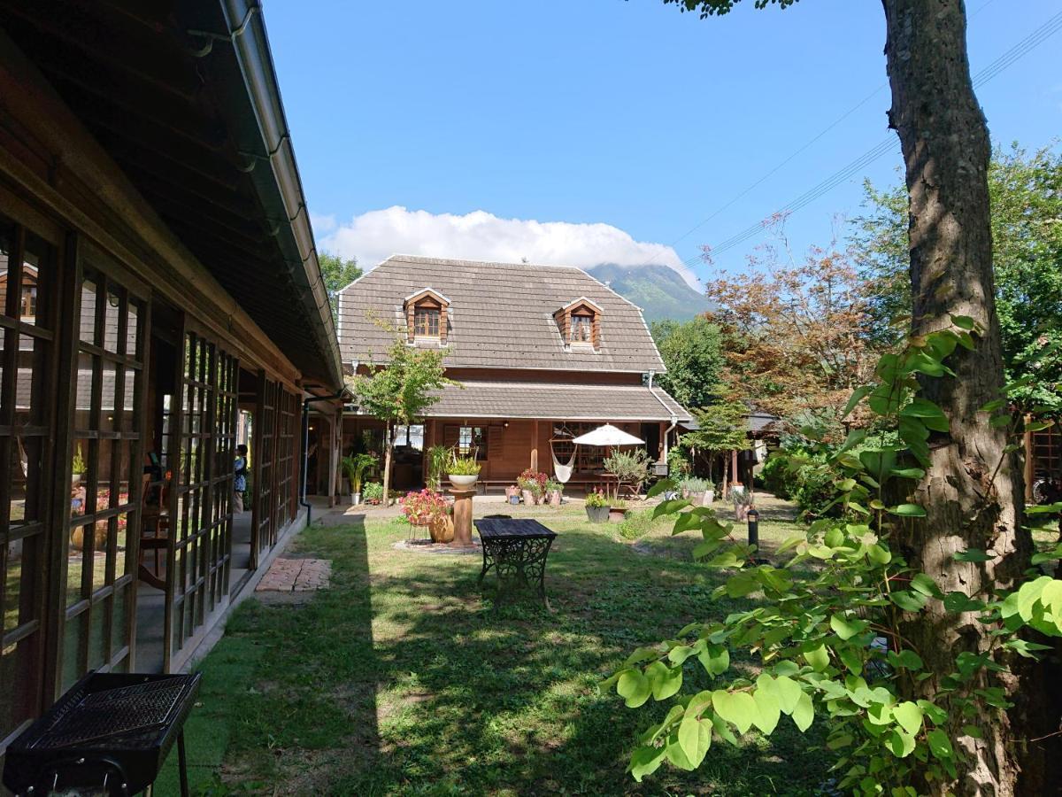 Bed and Breakfast Yufuin Flora House Exterior foto